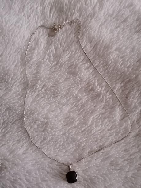 Čierny elegantný jemný náhrdelník, takko