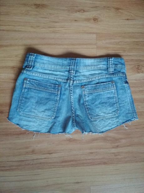 Darujem za nákup šortky, s