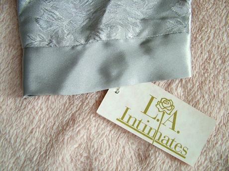 Saténové pyžamo, l