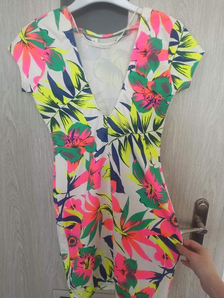 Krásne nové farebné šaty, l / m