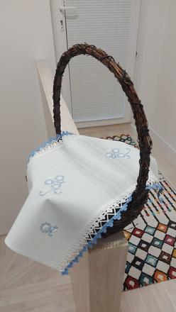 Veľkonočný vyšívaný obrúsok na košík 2, 