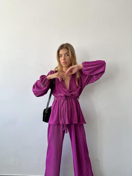 Nádherný plisovaný komplet značky greenapple, 