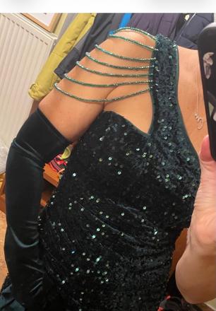 Vecerne saty, s