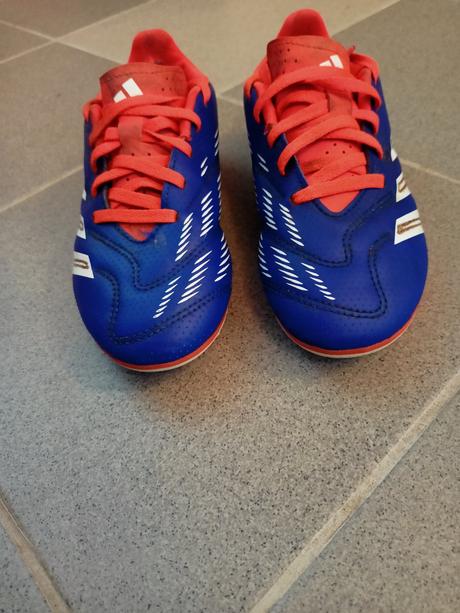 Kopačky zn. predator, veľ. 33, 33