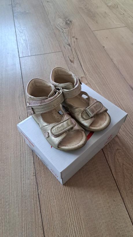 Sandálky emel, 23