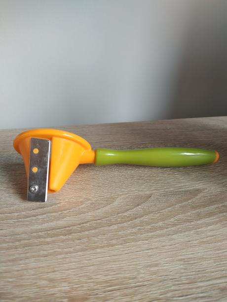 Krajac na ozdobne spiraly z mrkvy tescoma, 