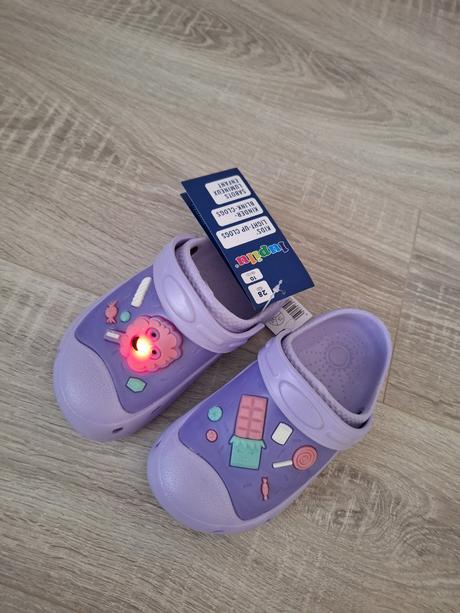 Blikajúce šľapky, lupilu,28