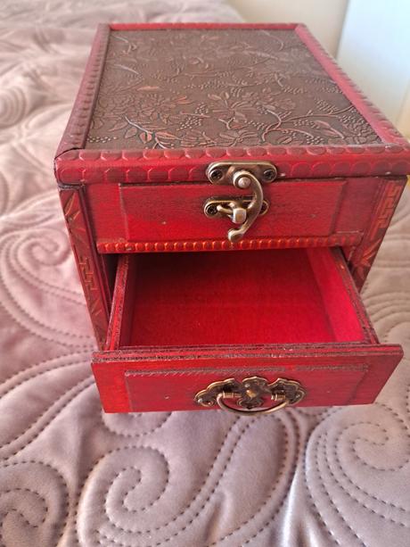 Drevená šperkovnica, 