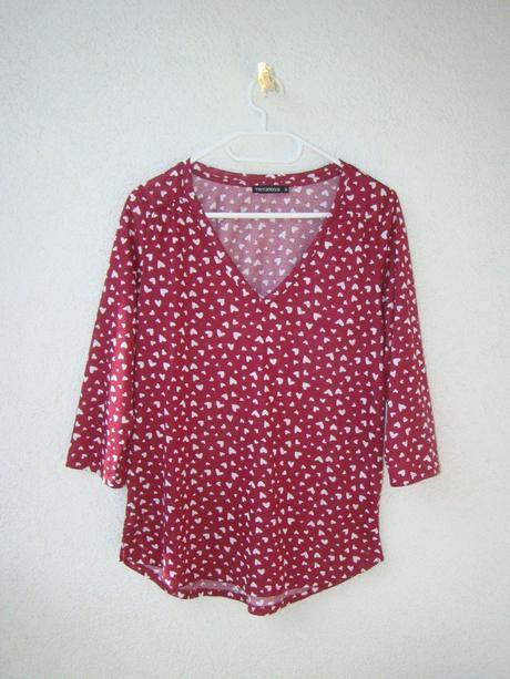 Bordovočervený tenký pulóvrik s, s