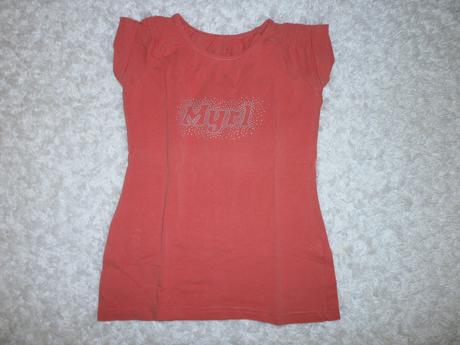 Jasnočervené tričko, 134