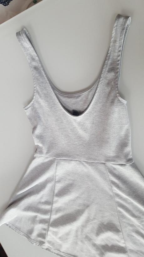 Šaty s výstrihom na ramienka, h&m,34
