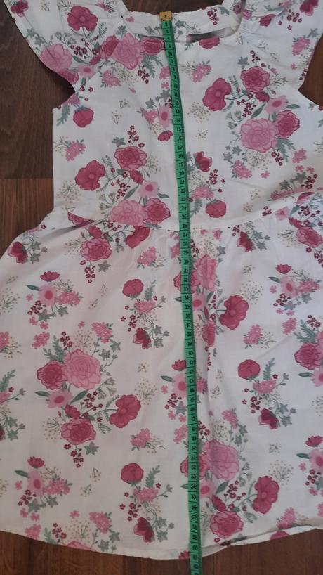 Šaty s ružovými kvietkami, 134