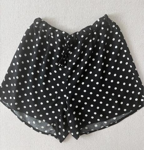 Čierne bodkované kraťasy, f&f,34