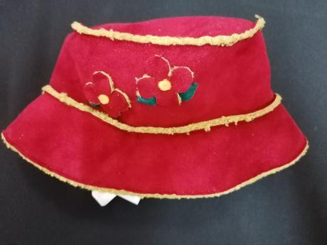 Značkový klobúčik - top stav, 134