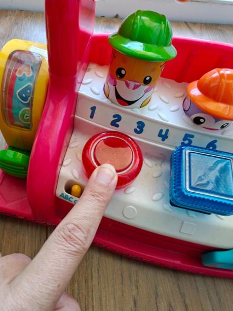 Fisher price hračka v maďarčine,