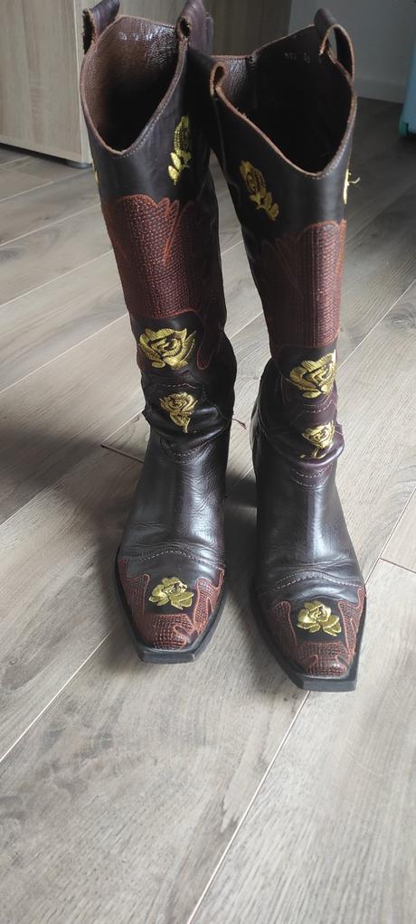 Kožené, vyšívané zateplené čižmy, 38