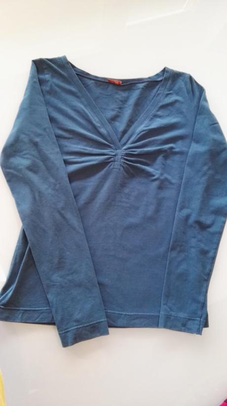 Modré tričko, vzadu potlač, pietro filipi,l