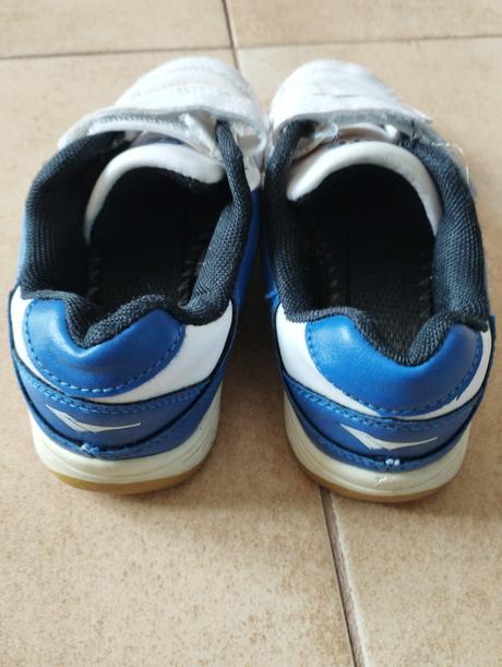 Tenisky na telesnú výchovu, 30