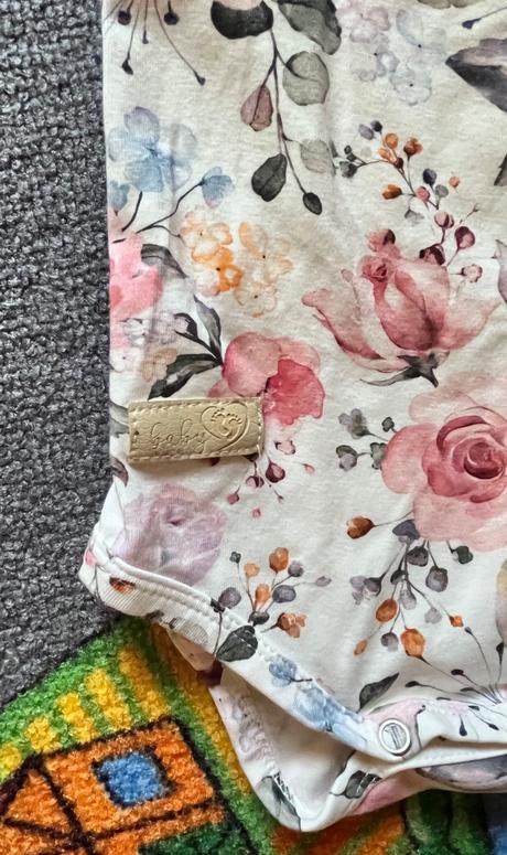 Prenadherne body top stav s volanikmi, 68