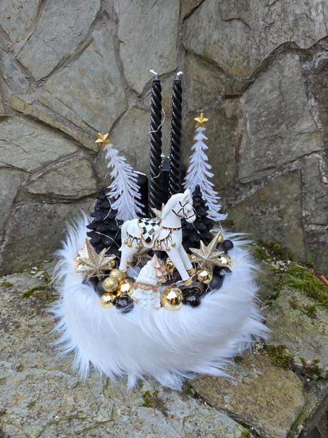 Advent čiernobiely,