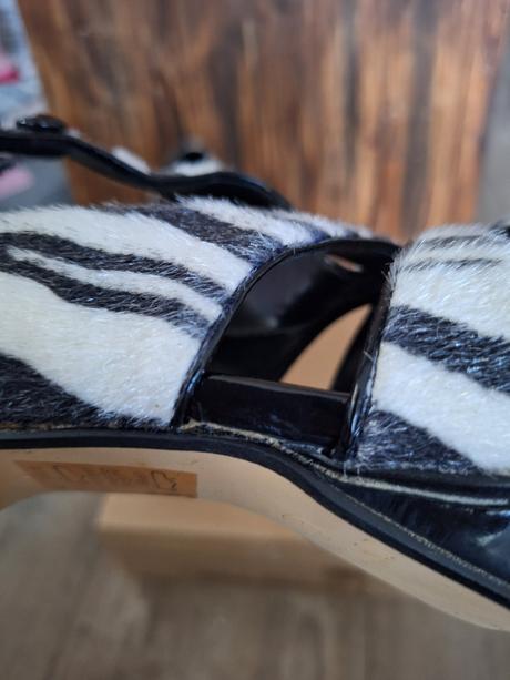 Sandalky zebra, 40