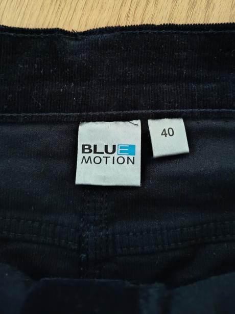 Menčestrová čierna sukňa, l