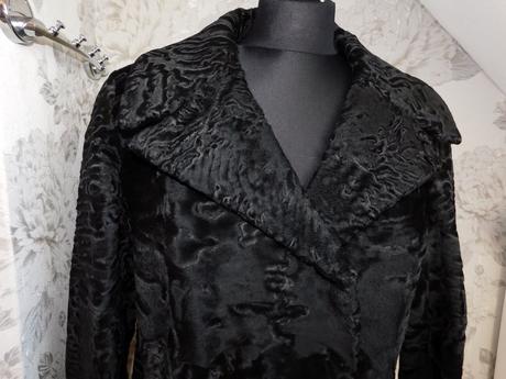 Pravy kvalitny karakulovy kožuch, 44