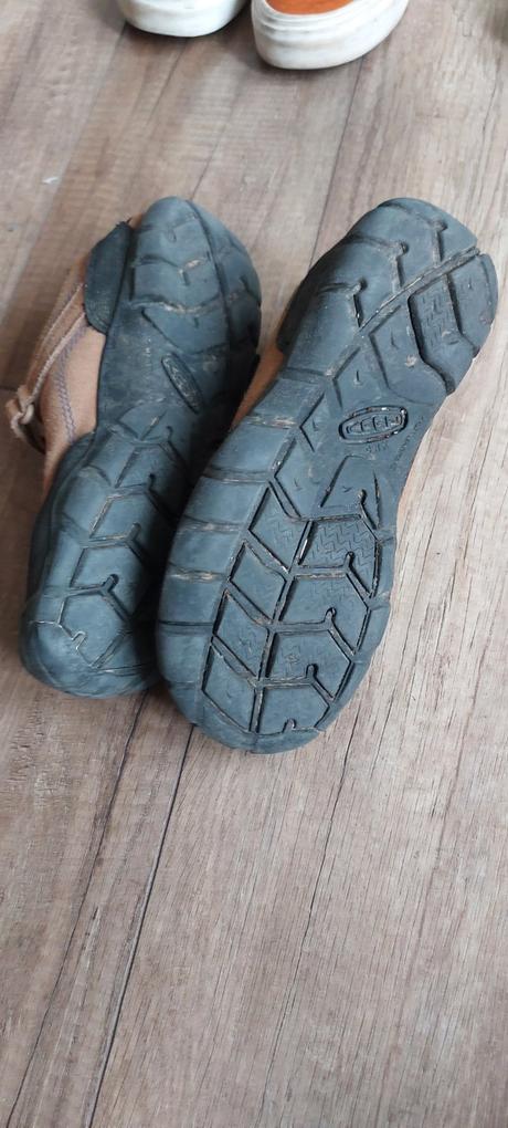 Turisticke keen, keen,35