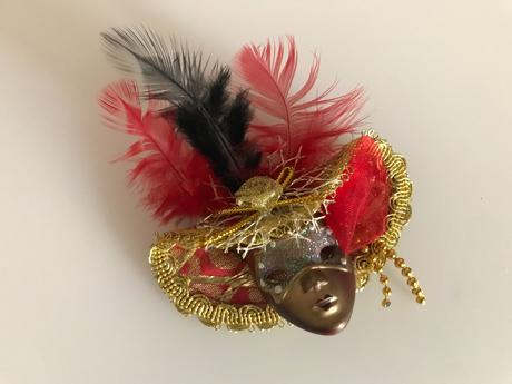 Magnetka maska, výška cca 11 cm , sirka cca 10 cm, 