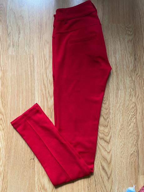 Červené nohavice, bershka,s