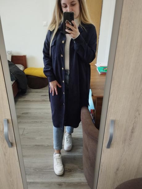 Semišový trenchcoat, 