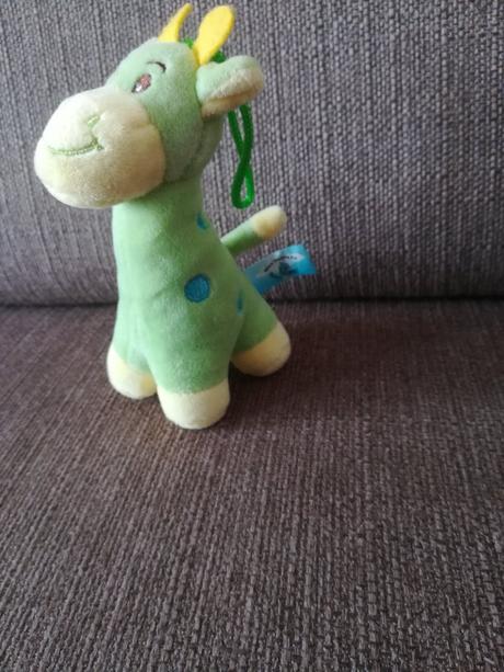 Plyšová hrkacia žirafa,