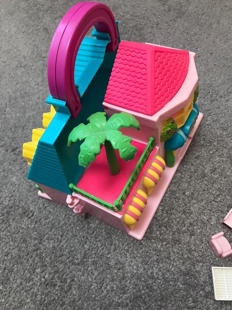 Maly plastovy domcek, 