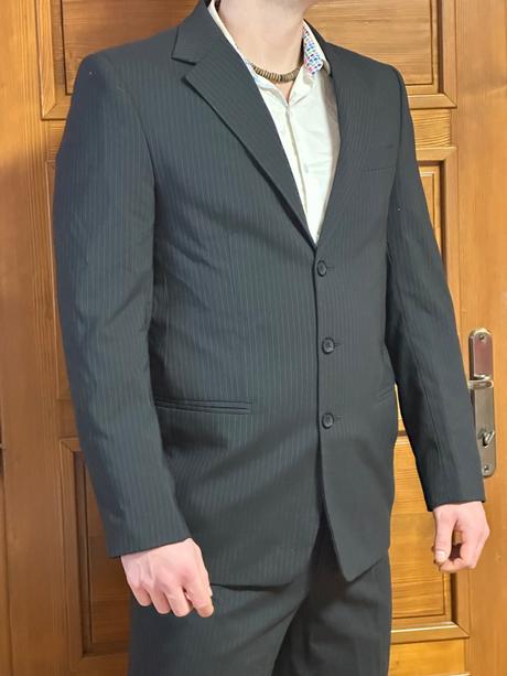 Pánsky oblek tmavý prúžkovaný, m