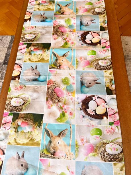 Zelený veľkonočný obrus zajace, vajíčka 96/40 cm, 