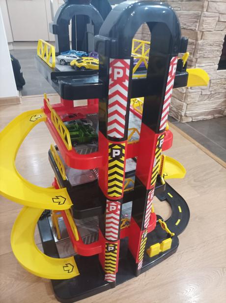 Poschodová garáž,