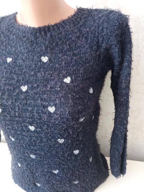 Dievčenský huňatý sveter so srdiečkami fialový, 134