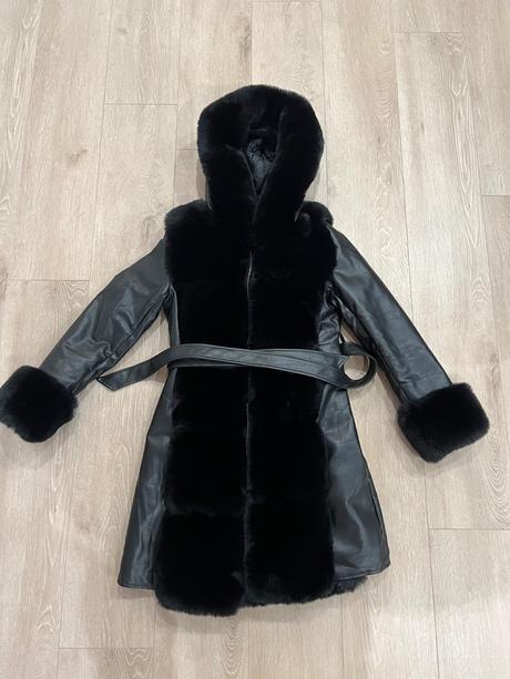 Zimnà bunda s kožušinou, s