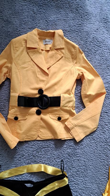 3 dielny kostým, 38