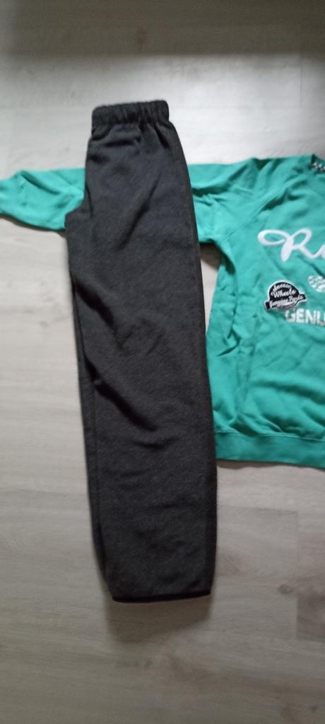 Mikina + tepláky vel. 146-152, 140–152