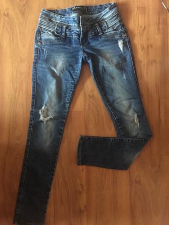 Roztrhané rifle, xs