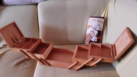 Predám drevenú rozkladaciu kazetu, šijacie potreby, 