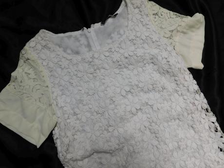 Velmi pekne čipkovane šaty, 34