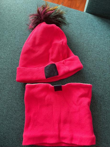 Čiapka a nákrčník, 