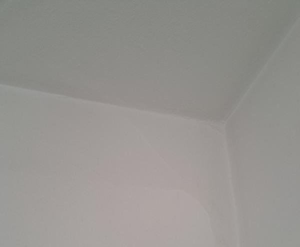 Nevysvetliteľné fľaky na stene: poraďte čo s tým?