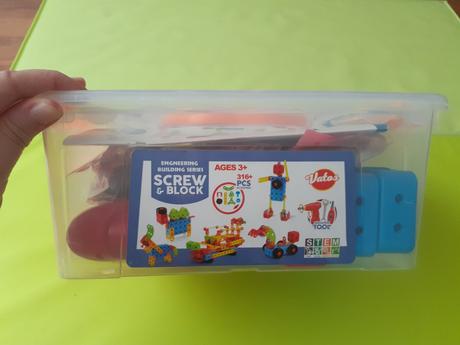 Stavebnica s vrtackou v kufriku,