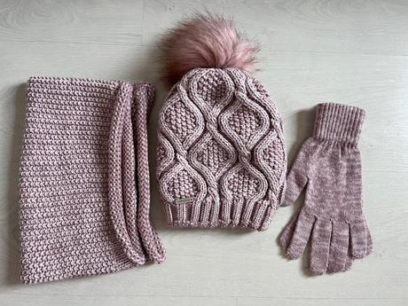 Čiapka, šál a rukavice, 