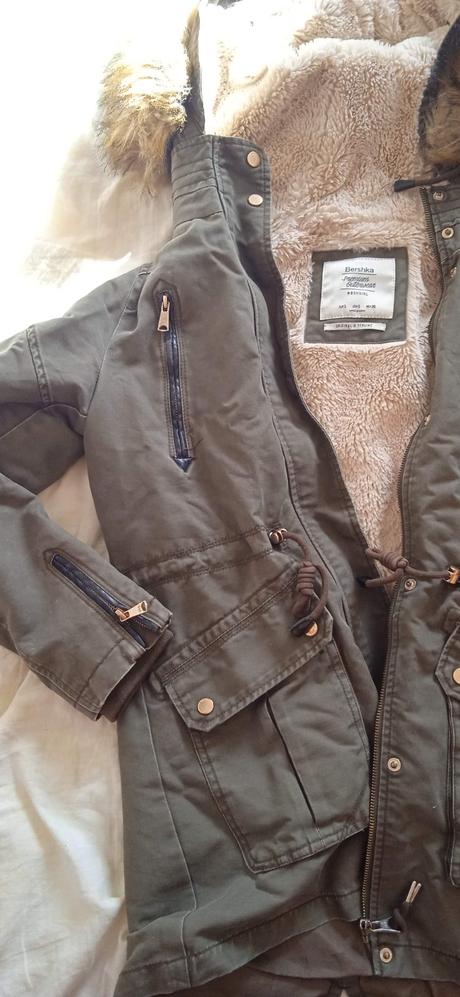 Predám teplú zimnú bundu s kožušinkou, top stav, bershka,s