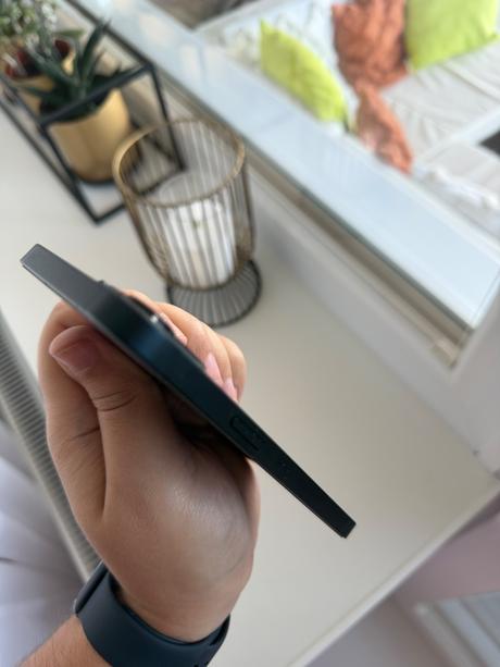 Predám iphone 13 midnight 256gb verzia, apple