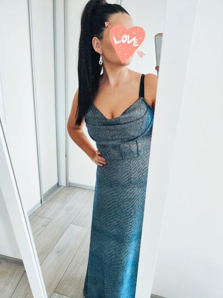 Krásne trblietavé šaty, s